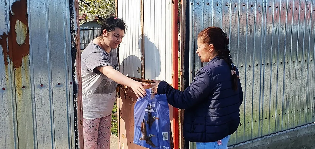 Cumpăna: Pachete cu alimente pentru vârstnici, în prag de sărbători – foto 3