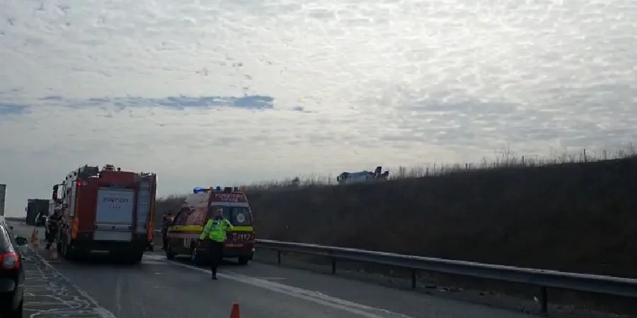 UPDATE: Accident între un TIR și un autoturism pe Autostrada A2 – foto 4