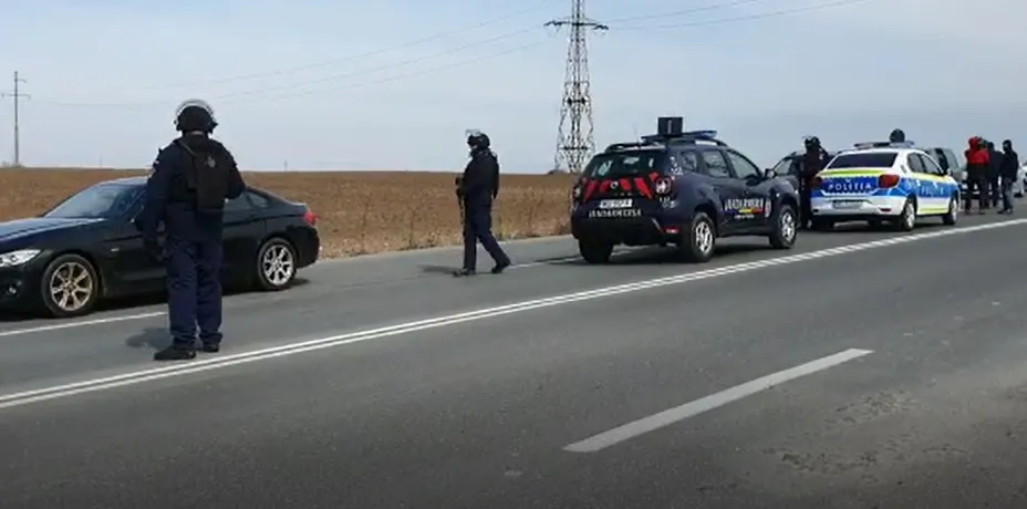 Filtre organizate de polițiști în tot județul Constanța, în căutarea celui care a rănit un militar și i-a furat arma din dotare – foto 4