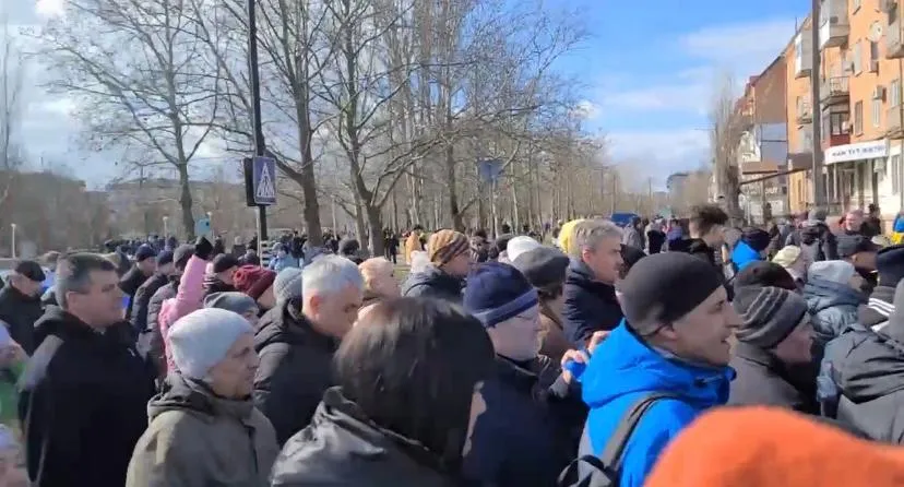 Ucraina: Proteste printre bombardamente în Herson – foto 3
