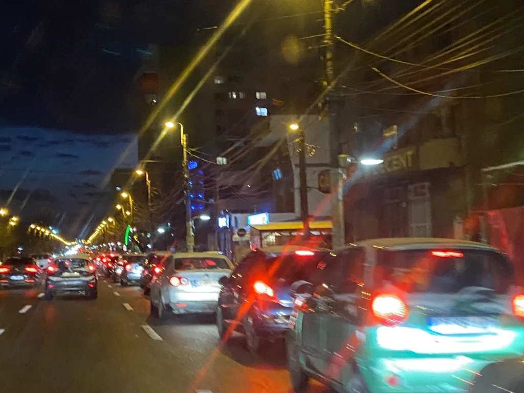 Cozi interminabile la benzinăriile din Constanța – foto 2
