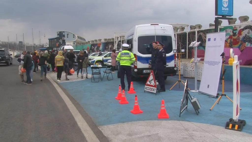 Oamenii legii din Constanța și Tulcea au sărbătorit „Ziua Poliției Române” alături de copii – foto 7