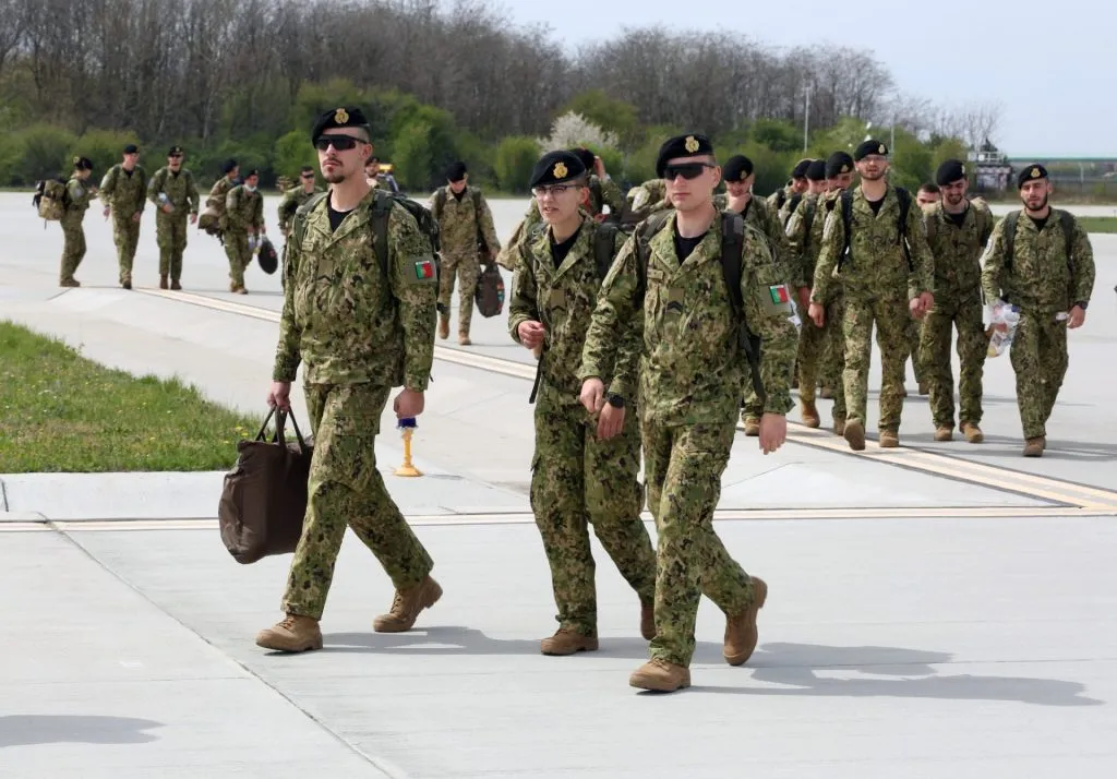 Peste 180 de militari portughezi au ajuns în România – foto 2