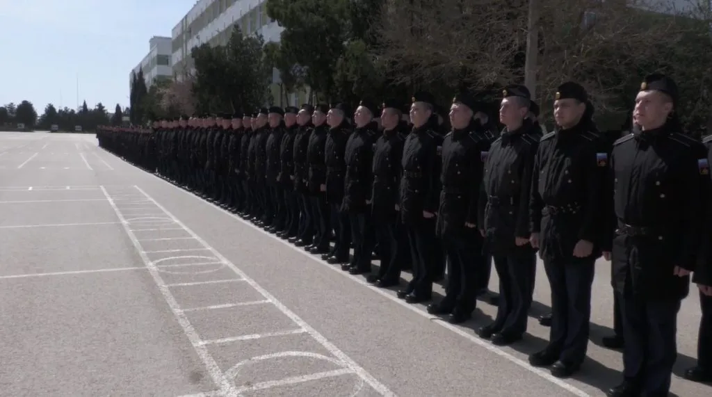 Rusia a difuzat o înregistrare video a unei întâlniri cu supravieţuitori ai crucişătorului Moskva – foto 2