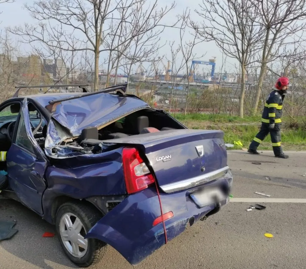 Accident rutier în Constanța: O mașină s-a răsturnat – foto 2