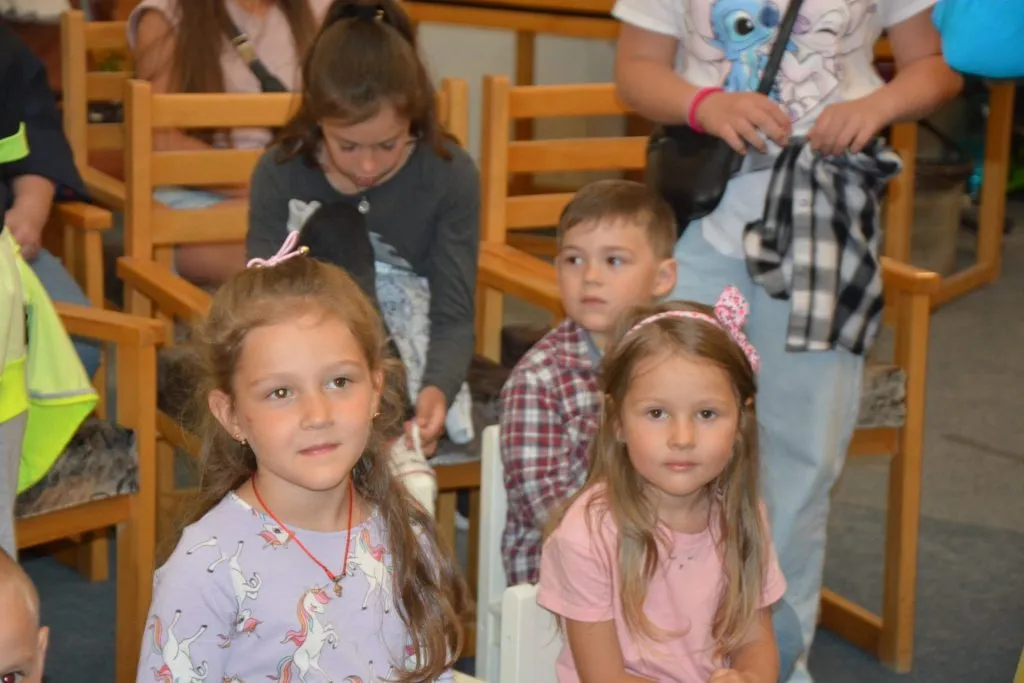 Constanța: „Facem bine prin povești” – Atelier pentru copiii ucraineni – foto 2