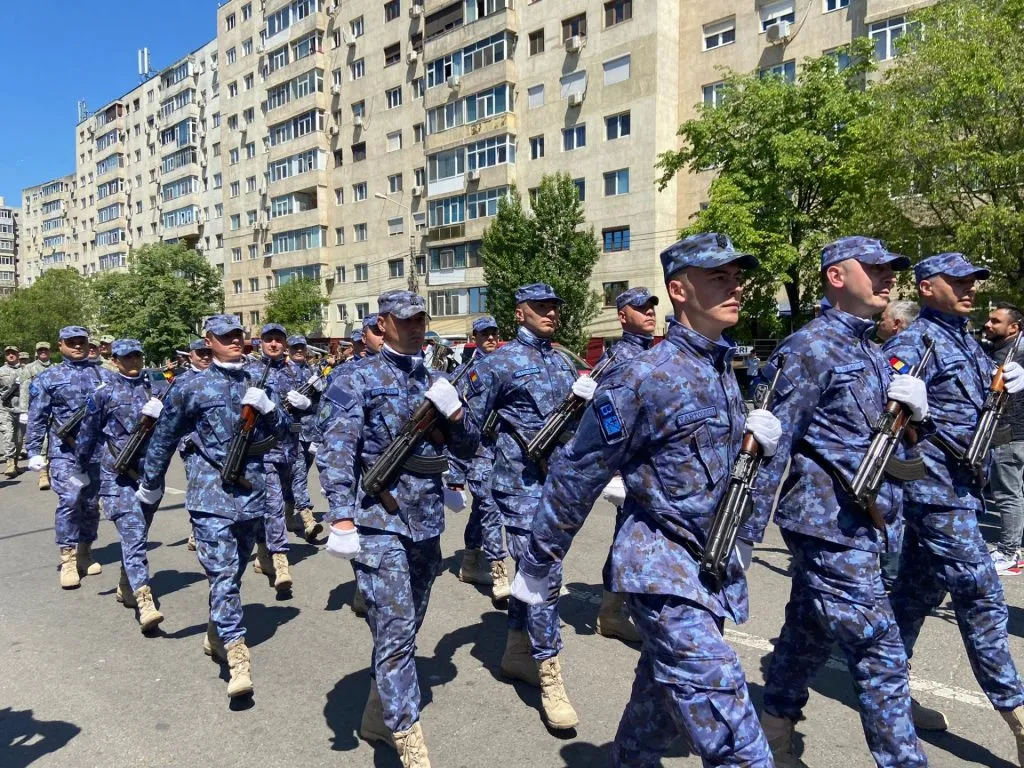Constanța: Paradă militară în Parcul „Regina Maria” – GALERIE FOTO – foto 5