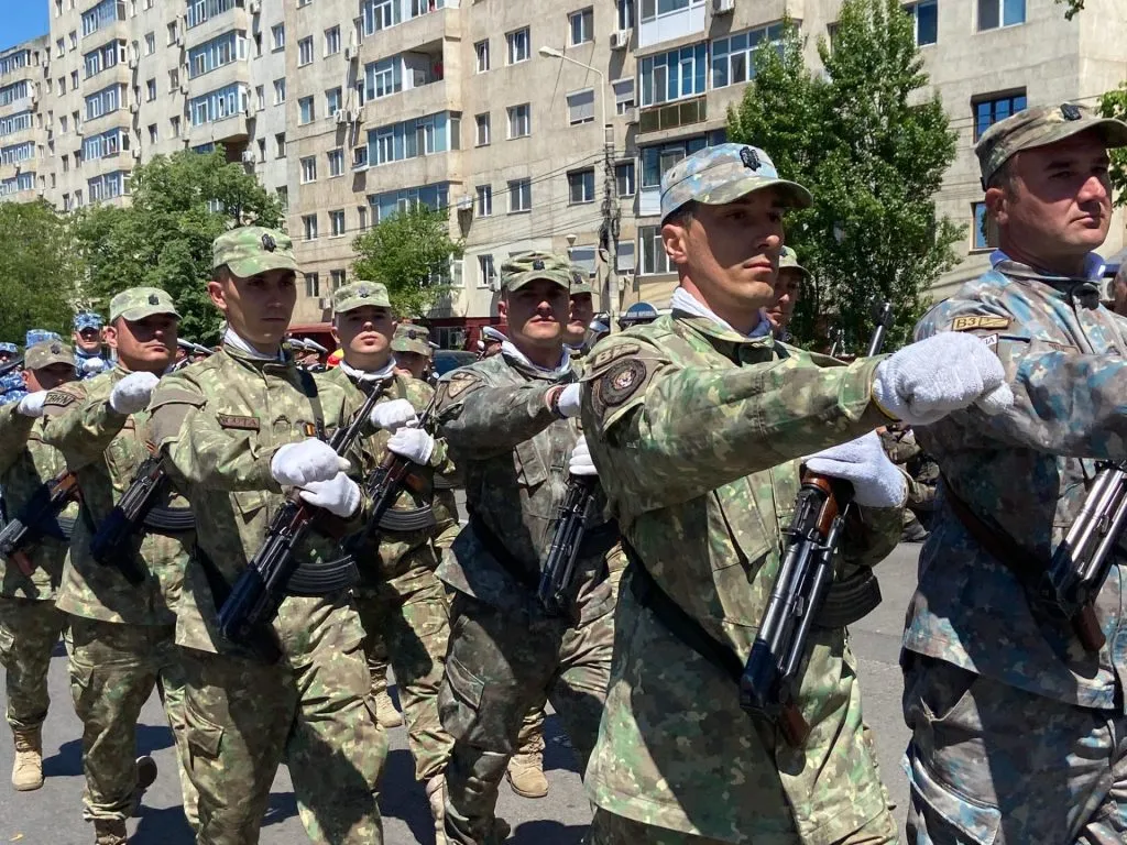 Constanța: Paradă militară în Parcul „Regina Maria” – GALERIE FOTO – foto 6