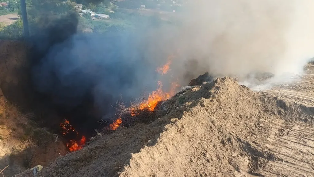 Incendiu la o groapă de moloz, în județul Tulcea – foto 2