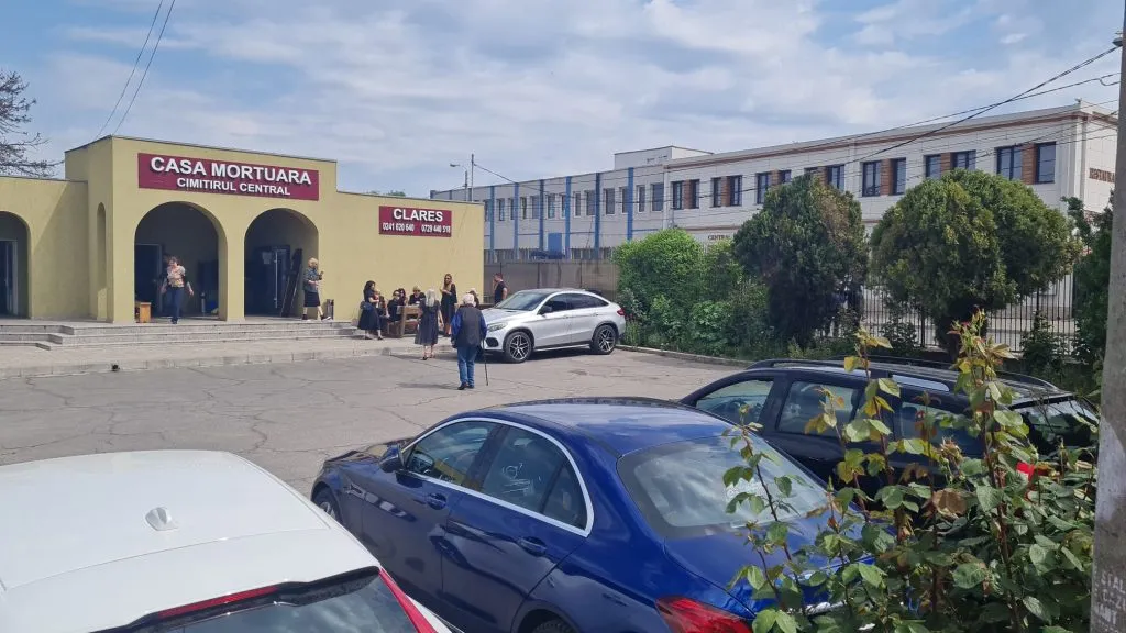 UPDATE: Frații Radu și Alexandru Mazăre, aduși sub escortă la înmormântarea mamei lor – foto 3