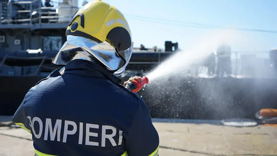 Exercițiu de apărare împotriva incendiilor, în Portul Militar Mangalia – foto 2
