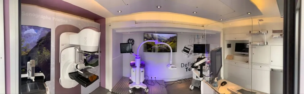 Camionul cu cele mai noi tehnologii de imagistică medicală pentru femei a ajuns la Constanța – foto 3