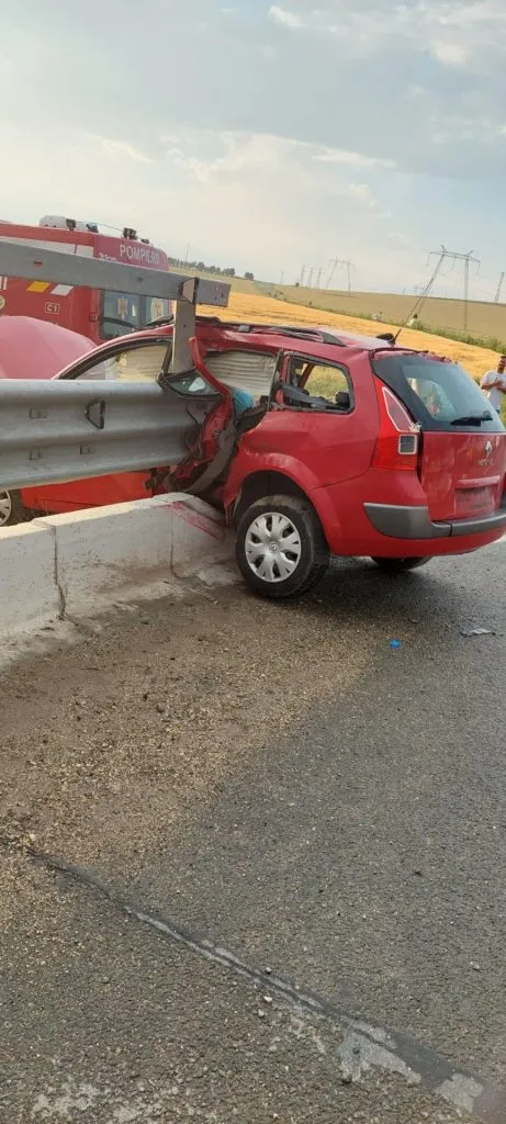 UPDATE – Accident rutier cu trei victime încarcerate, lângă Sibioara. O femeie și-a pierdut viața – foto 3