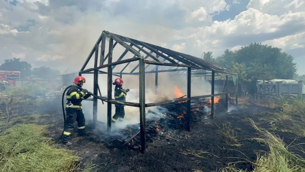 Incendiu la o casă părăsită din județul Tulcea – foto 3