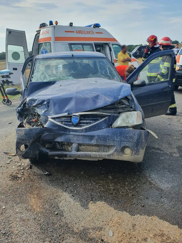 Accident grav în județul Tulcea. Doi copii și doi adulți au fost răniți – foto 2
