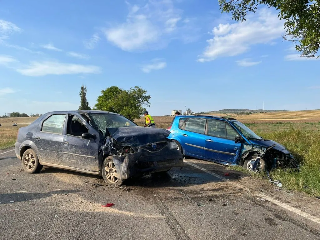 Accident grav în județul Tulcea. Doi copii și doi adulți au fost răniți – foto 3
