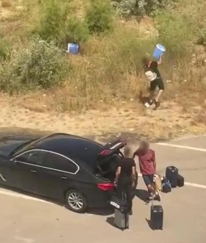 Constanța: Șoferul din Iași care a abandonat deșeuri pe domeniul public, amendat de polițiști – foto 2