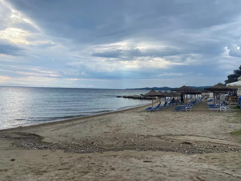De ce se simte furat românul pe plajele de la noi și răsfățat la greci  – foto 5