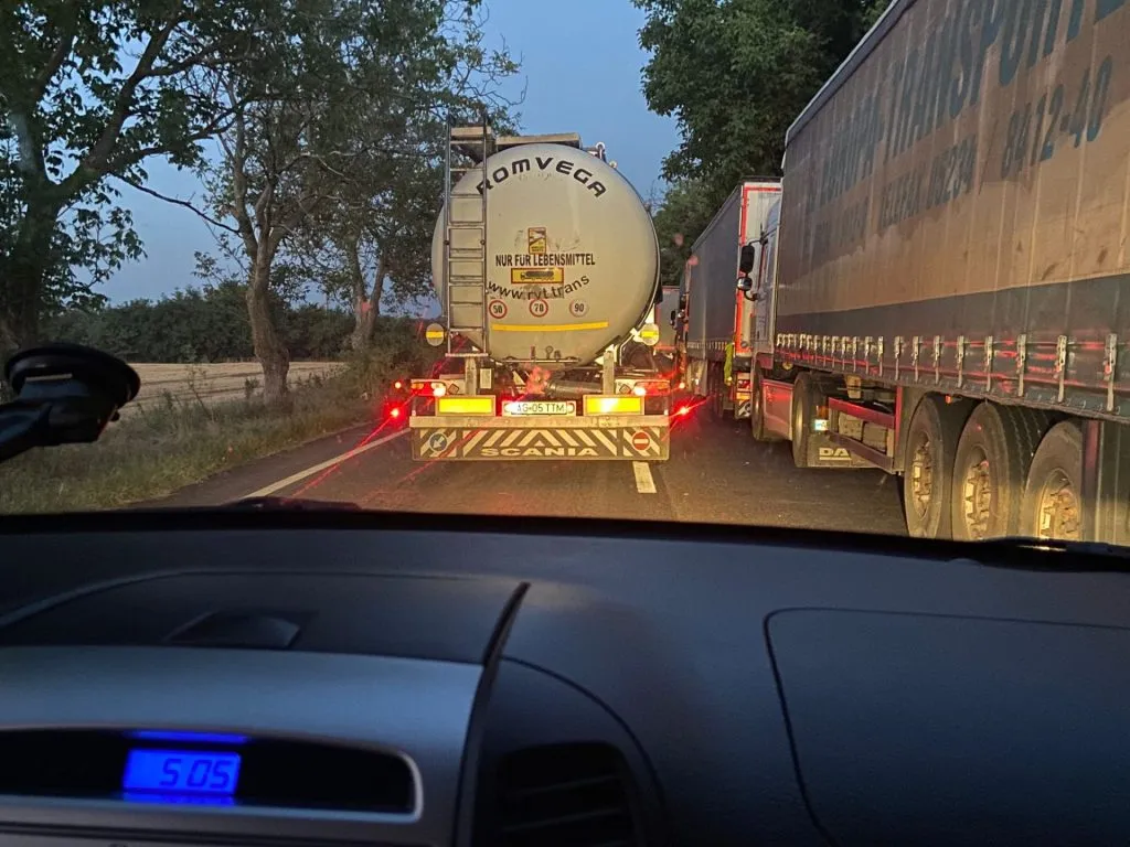 Blocaj în vama Negru Vodă, din cauza unui șofer grăbit   – foto 2