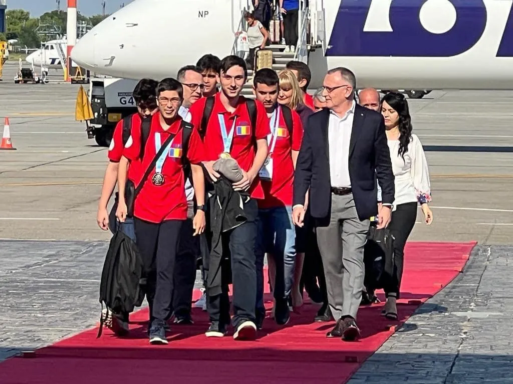 Olimpicii la matematică au revenit acasă – foto 3