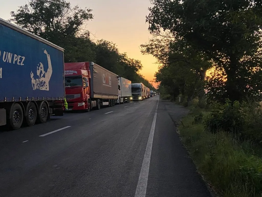 Blocaj în vama Negru Vodă, din cauza unui șofer grăbit   – foto 3