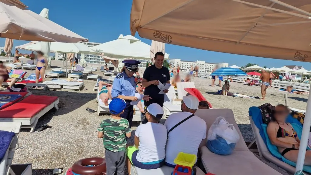Polițiștii, dialog cu angajații și turiștii despre problemele de pe litoral – foto 3