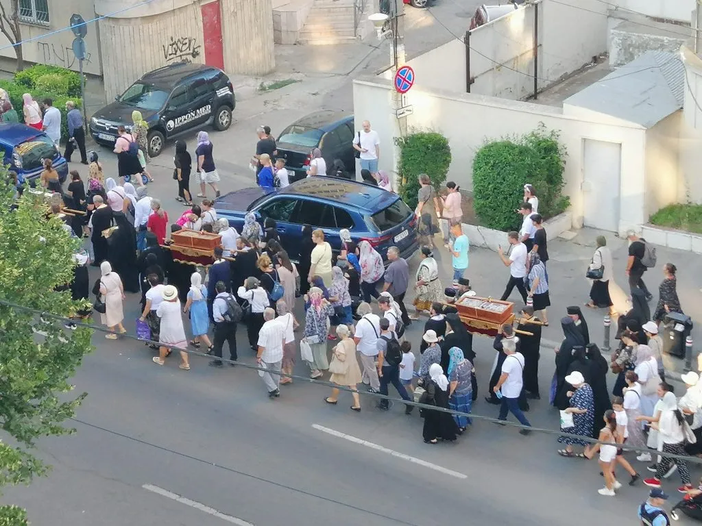 Procesiune pe străzile Constanței – foto 3