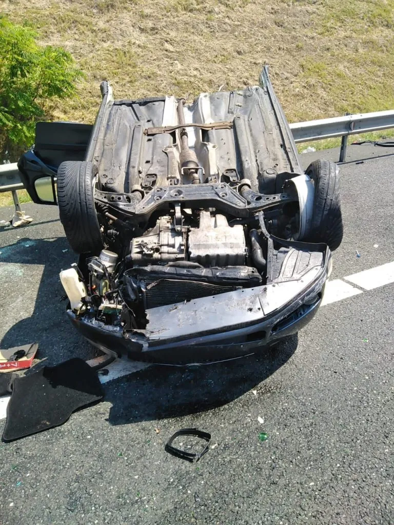 Trei autoturisme implicate într-un accident rutier, pe A2 (VIDEO) – foto 2