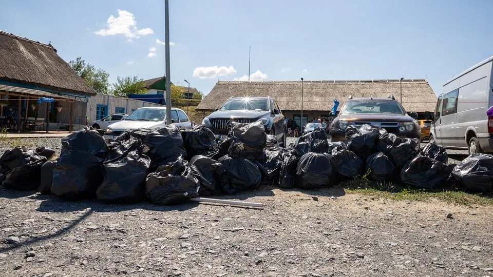 Județul Tulcea: Aproape două tone de gunoi, strânse în două zile  – foto 2