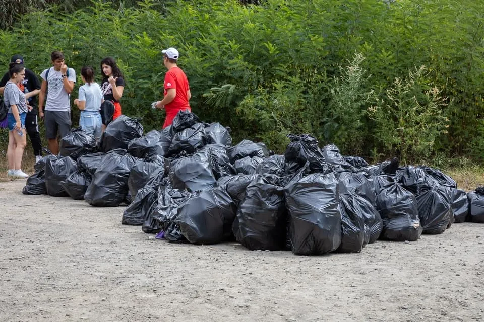 Județul Tulcea: Aproape două tone de gunoi, strânse în două zile  – foto 3