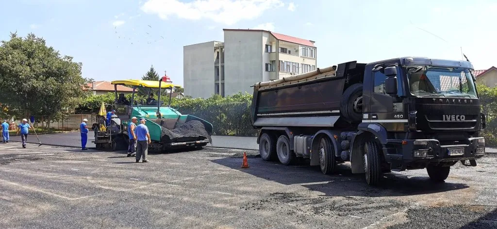 Se reamenajează spațiile exterioare pentru două școli din municipiul Constanța – foto 4