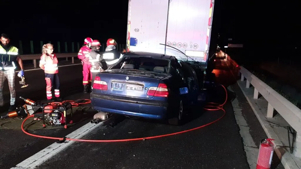 Impact violent pe A4 între un tir și un autoturism. O persoană și-a pierdut viața – foto 2