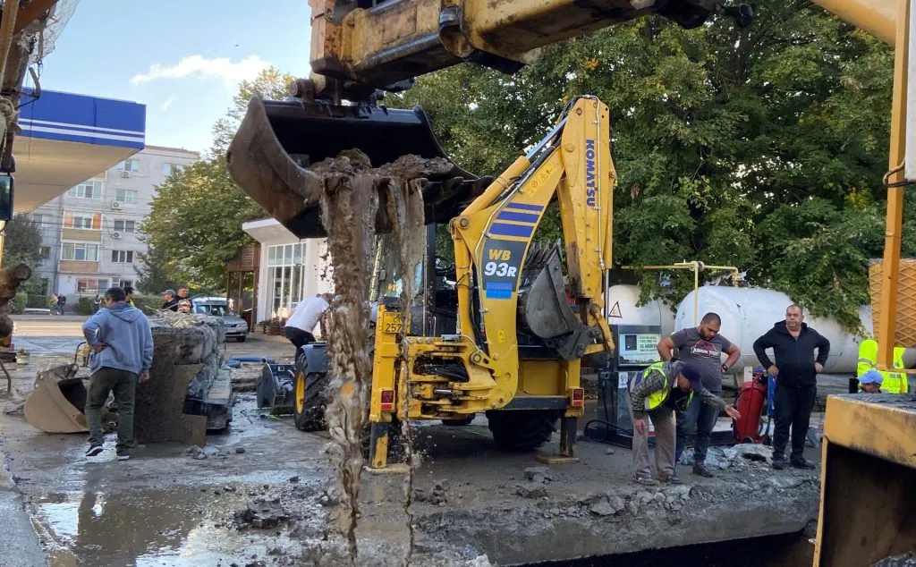 Alte trei cartiere, afectate de avaria înregistrată la magistrala de alimentare de la stația Palas – foto 3