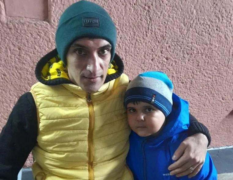 În numele fiului! „Ajutați-mă să merg din nou, pentru copilul meu!“ – foto 2