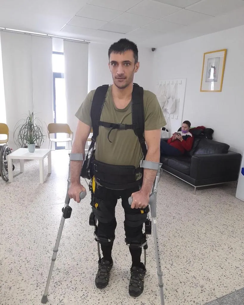 În numele fiului! „Ajutați-mă să merg din nou, pentru copilul meu!“ – foto 6