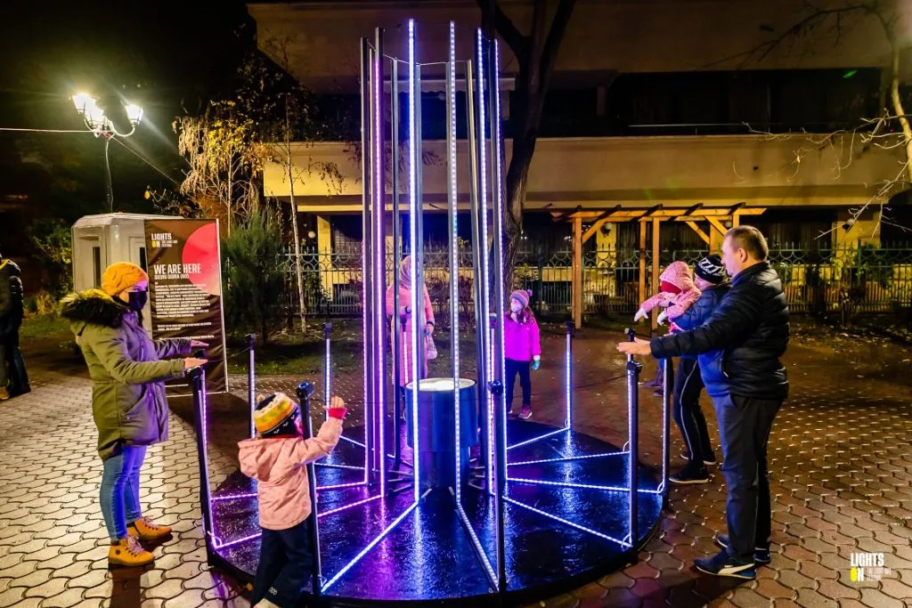 Festivalul de lumină „Lights On”, în premieră la malul mării – foto 3
