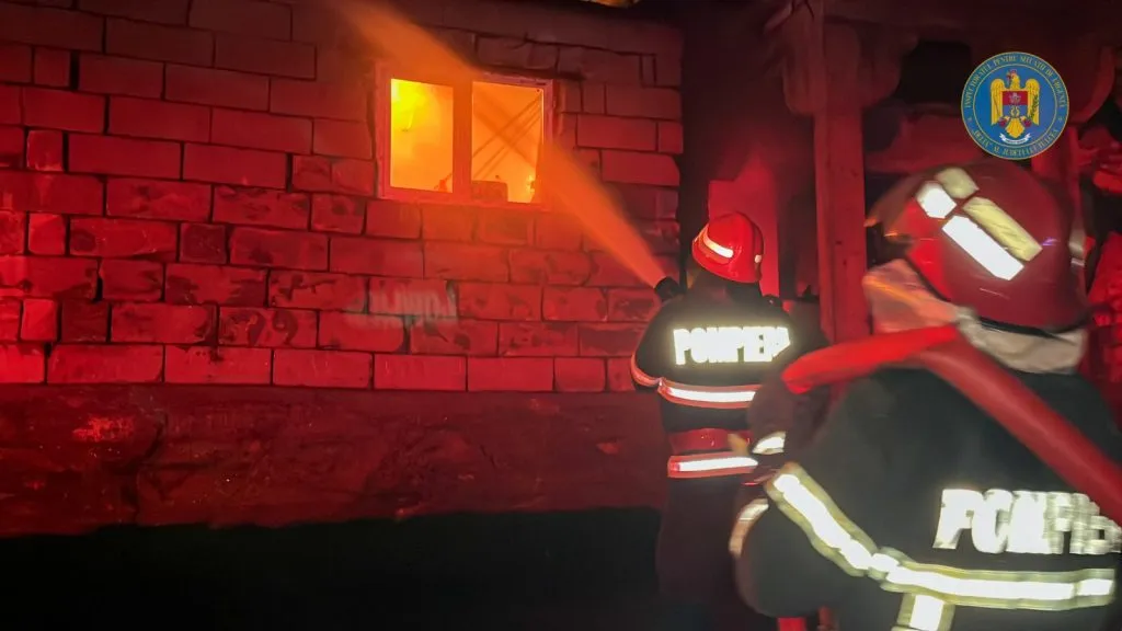 Incendiu de proporții în Babadag. 4 case au fost afectate de flăcări – foto 2