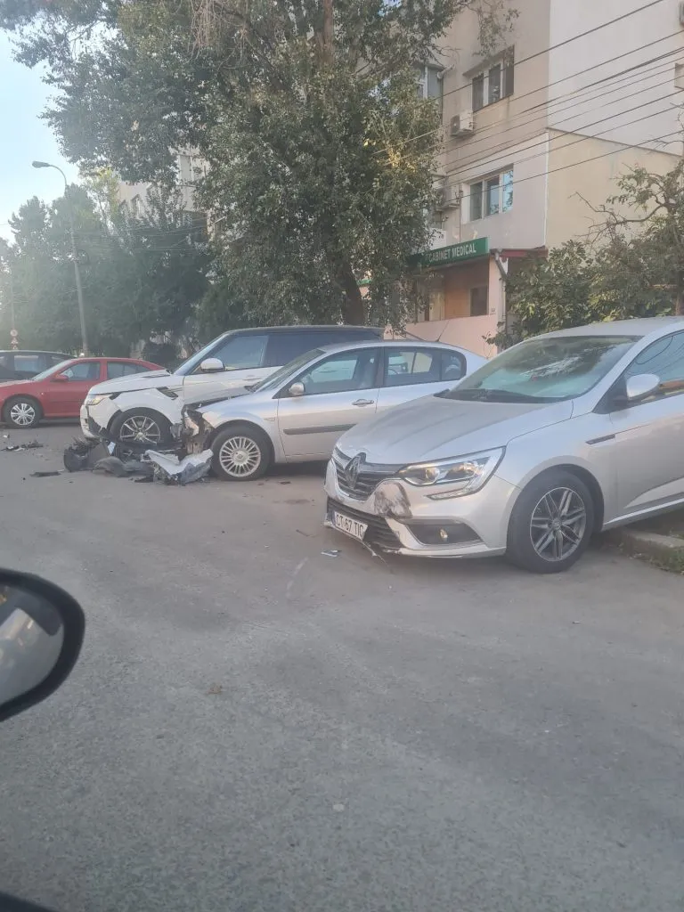 UPDATE: Mașini găsite avariate în parcare – foto 2