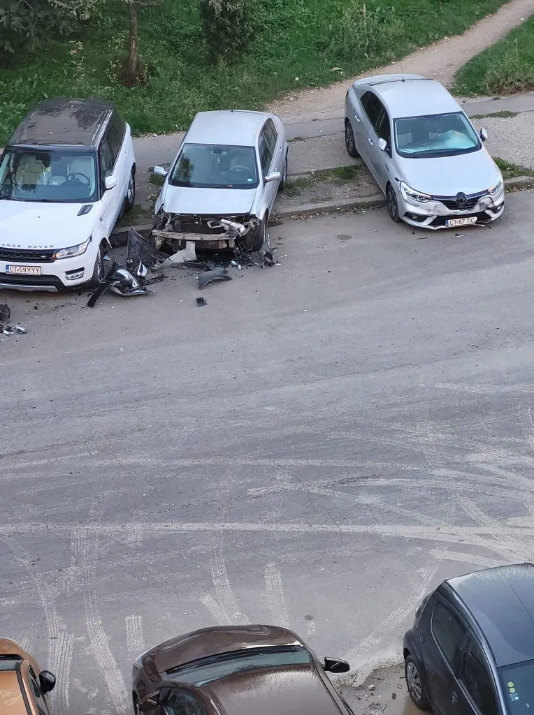 UPDATE: Mașini găsite avariate în parcare – foto 3