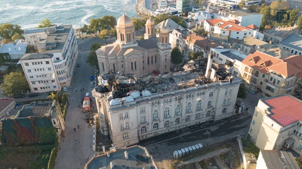 Imaginile dezastrului. Cum arată mansarda Palatului Arhiepiscopiei după ce a fost mistuită de flăcări (GALERIE FOTO) – foto 2