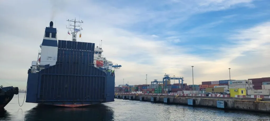 Ajutoarele umanitare ale Franţei pentru Ucraina au ajuns în portul Agigea (VIDEO/FOTO) – foto 4