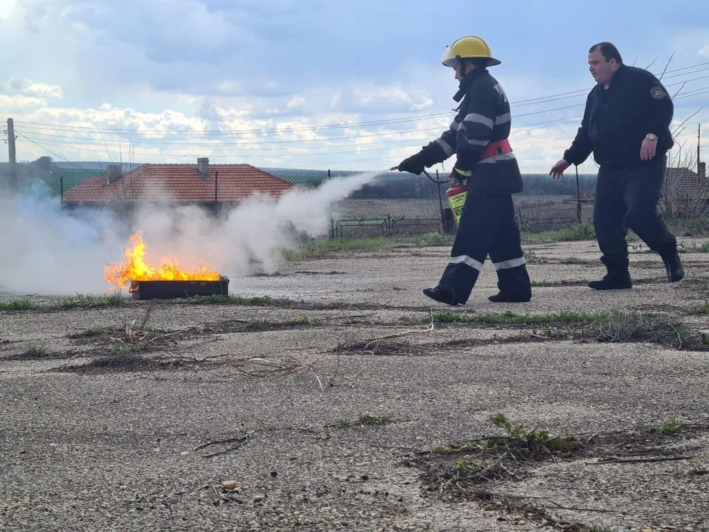 Antrenamente comune pentru pompierii români și bulgari – foto 2