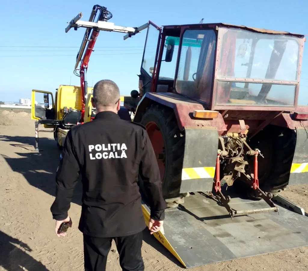Tractor și remorcă, confiscate de polițiștii constănțeni – foto 3