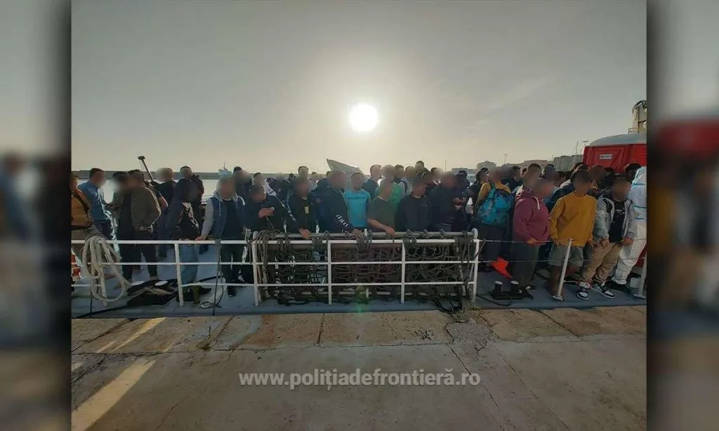 Eroi în Mediterana. Aproape 500 de persoane, salvate de polițiștii de frontieră români – foto 3