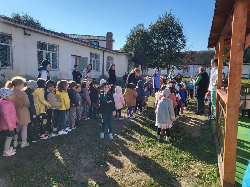 Pompierii, exercițiu de evacuare cu preșcolarii – foto 3