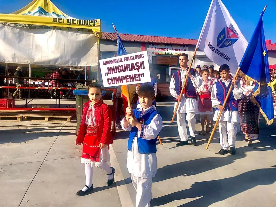 Ansamblul „Mugurașii Cumpenei”, prestație de excepție la deschiderea celei mai mari piețe agroalimentare din Constanța – foto 4