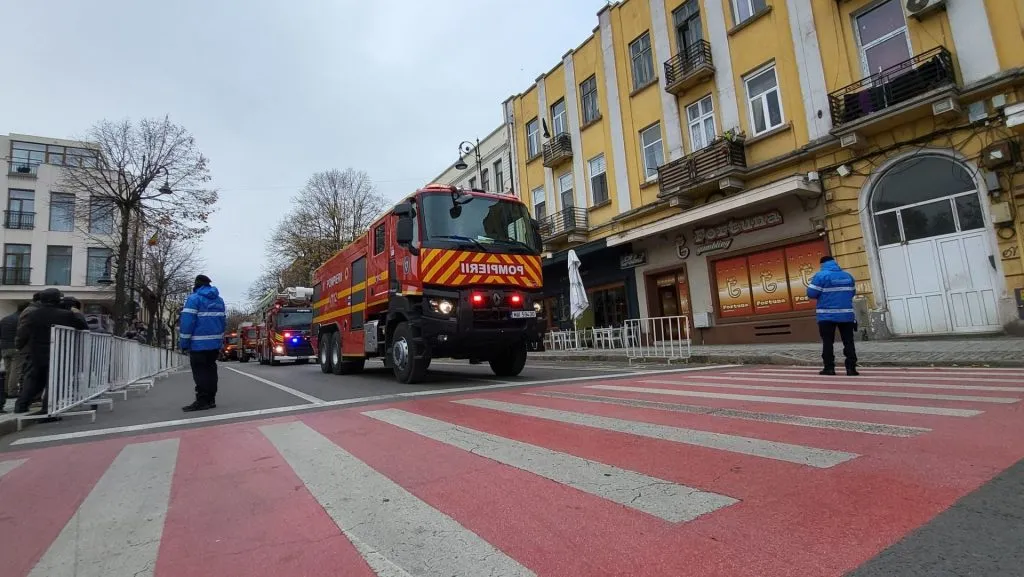 Trafic paralizat de repetițiile pentru festivitățile de 1 Decembrie (FOTO) – foto 6