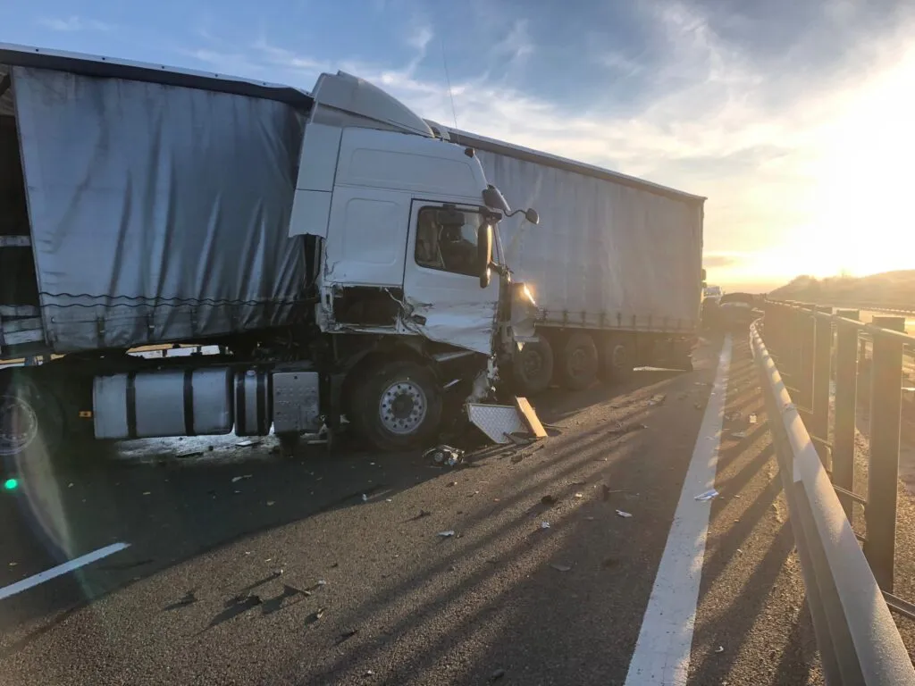 Accident cu 13 mașini și 6 răniți pe A3 (FOTO) – foto 2
