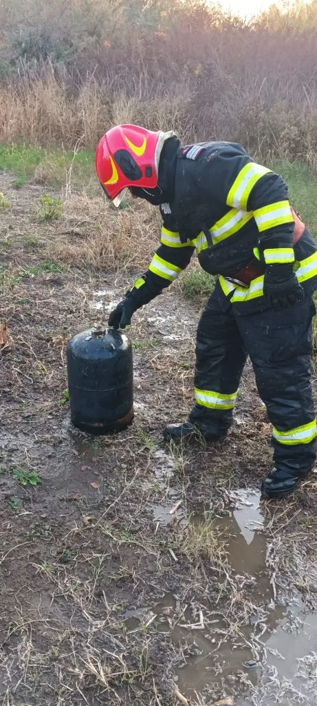 Incendiu la o gospodărie din Măcin (FOTO) – foto 4