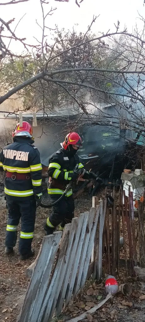 Incendiu la o gospodărie din Măcin (FOTO) – foto 2